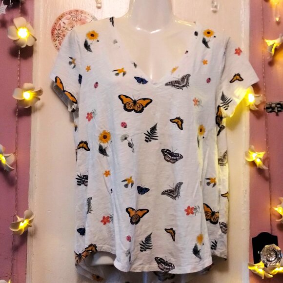Lucky Brand Tops - Lucky Brand (M) V neck Cotton Butterfly T